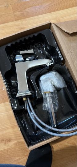 Chrome Single-Handle Bathroom Faucet