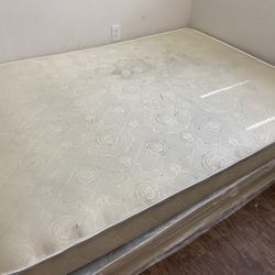 FULL SIZE MATTRESS WITH BOXSPRING 