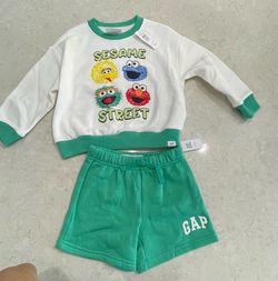 Sesame Street - Sweat shirt and shorts