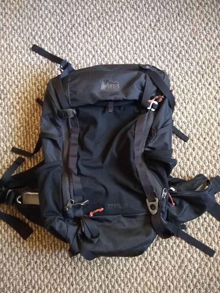 New REI Backpack Women's Small Trail 40 Hiking Camping Climbing Osprey Gregory North Face Manmmut Framed Hydration Compat Day Bag Kids Juniors Boys