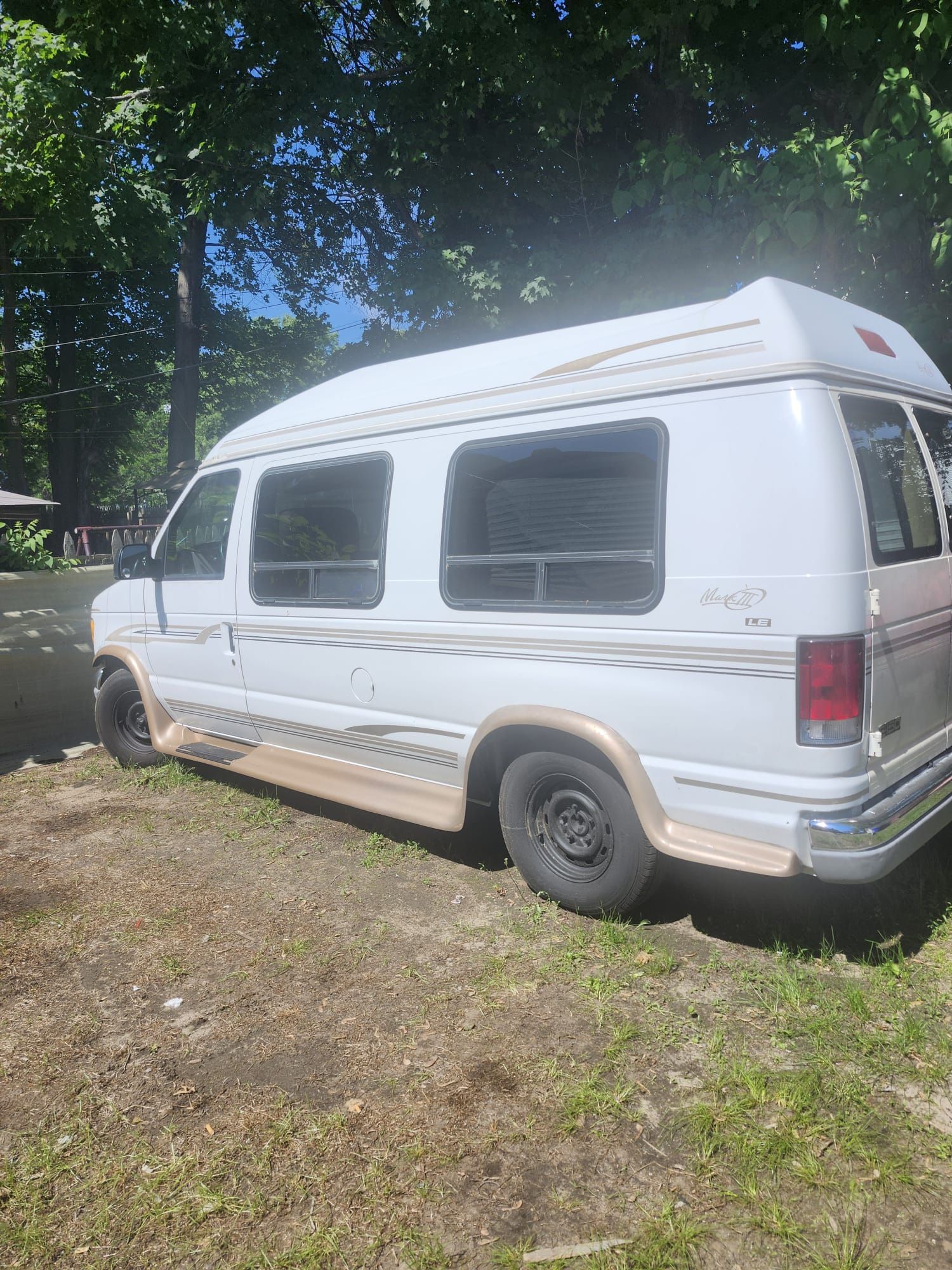 2000 Ford E-150