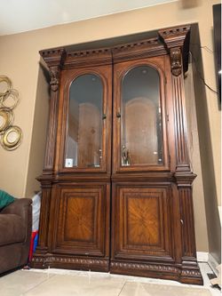 Entertainment center