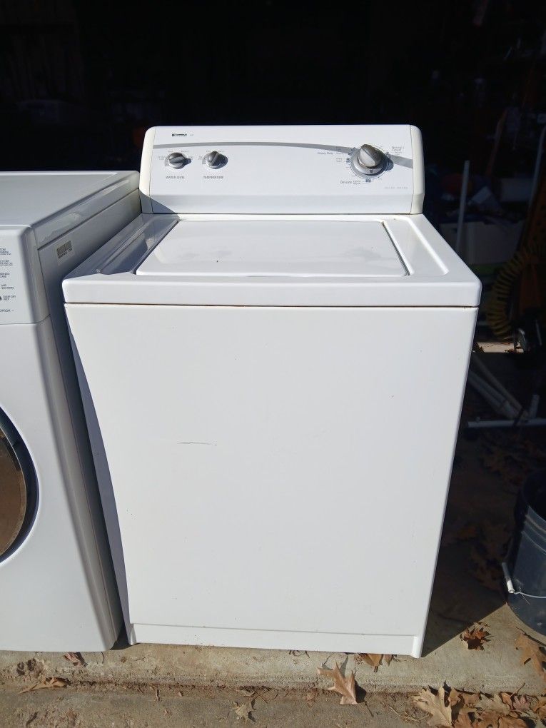 Mixed washer and dryer set.