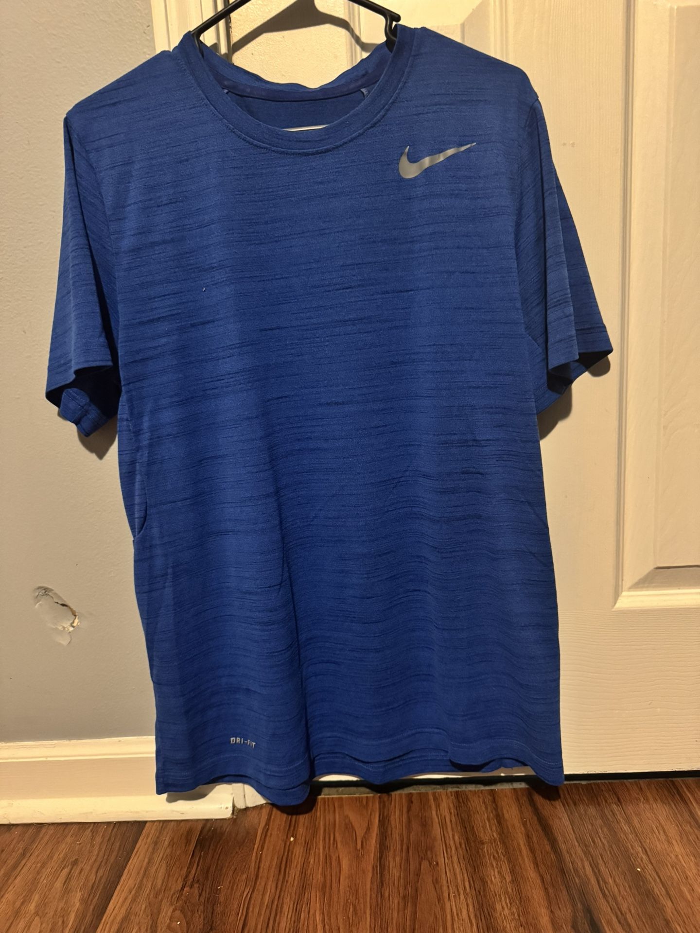 NIKE Men's Gray Logo Dri-FIT Short Sleeve T-Shirt L Blue Heathered