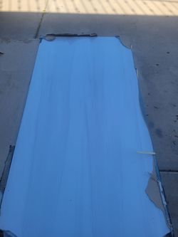 26 pieces of 2 ft x 4 ft tile some pieces maybe cracked on the corners $50