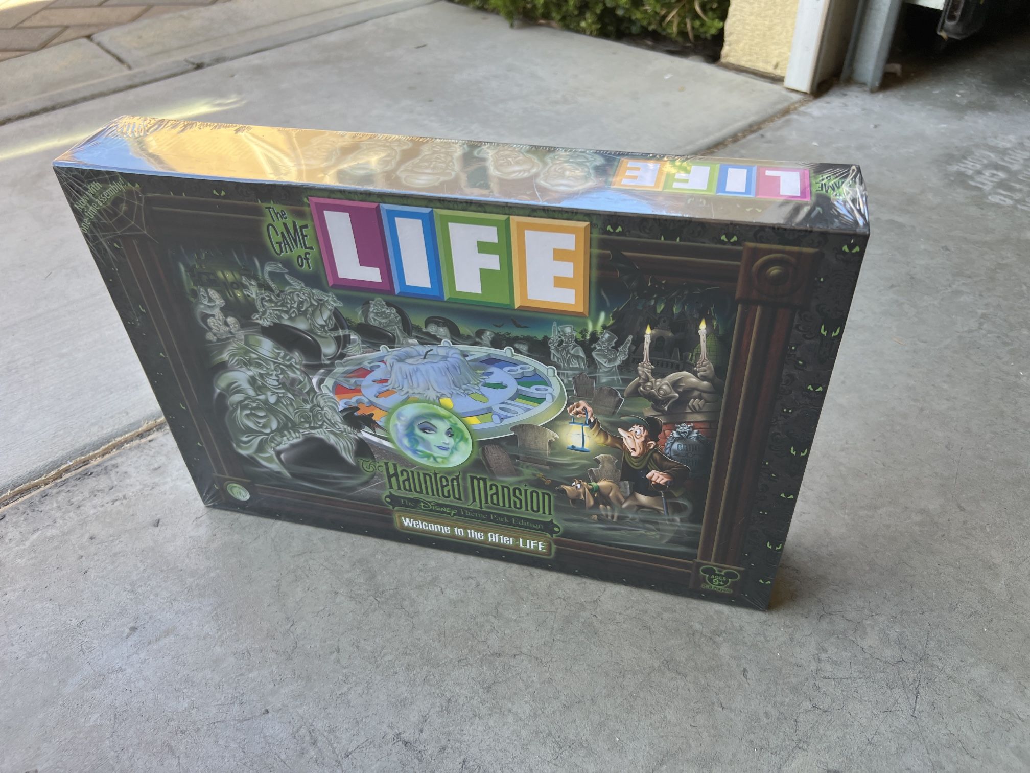 LIFE Board Game Disney Haunted Mansion Edition