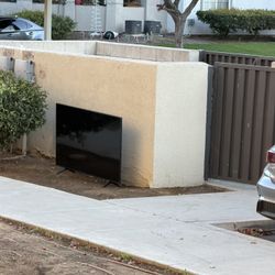 Free Tv, Works But Broken Screen 