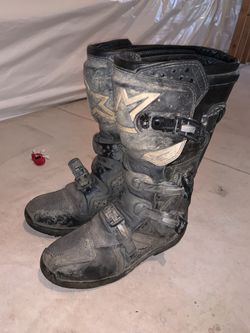 Dirt bike boots