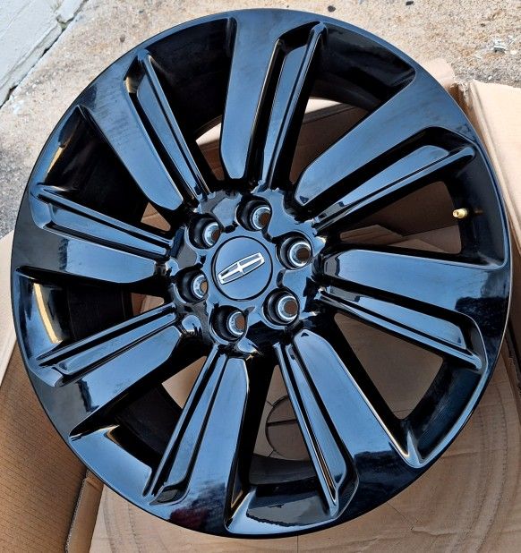 2024 LINCOLN NAVIGATOR RIMS OEM BRAND NEW......( 22" INCH )
