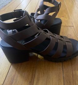 Beautiful Fashion and comfortable brown girls sandals