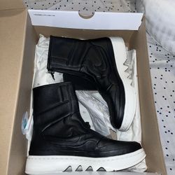WMNS AIR JORDAN 1 JESTER XX (Size 8.5)