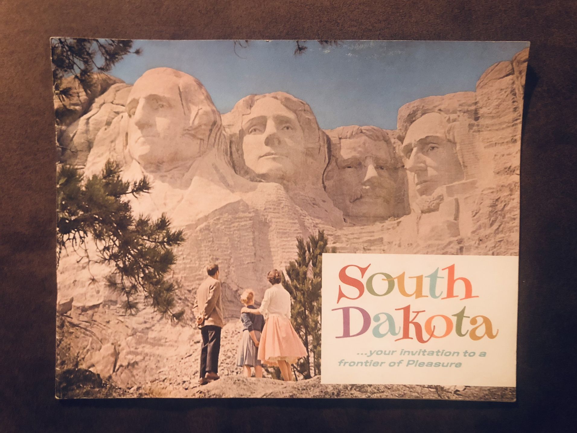 Vintage 1960s South Dakota Color Photos/Attractions/Culture Souvenir Booklet GC