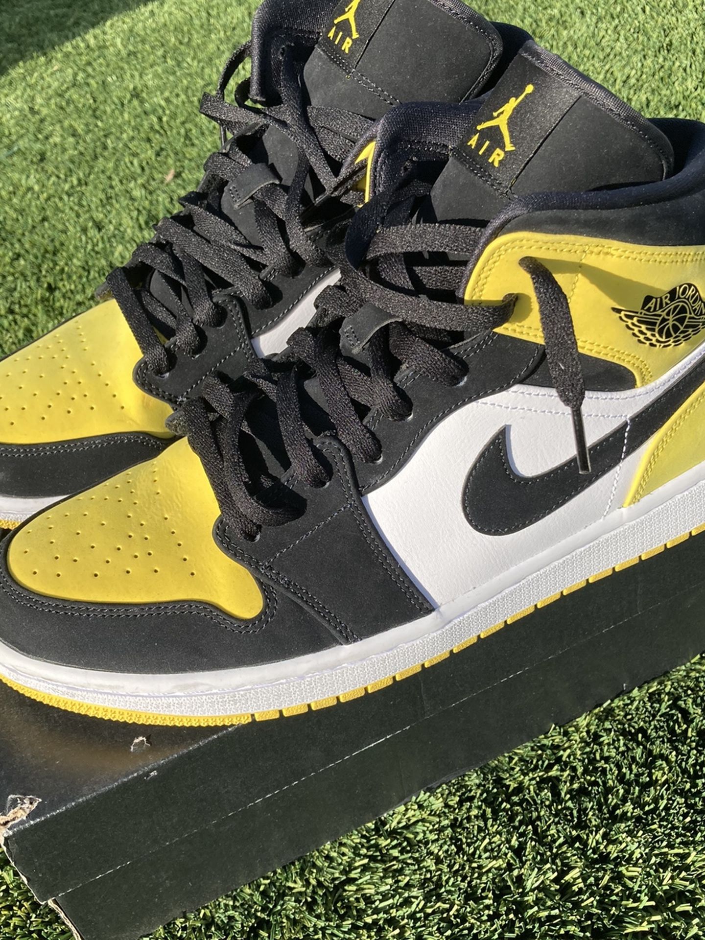 Jordan 1 Mid Yellow Sz 11