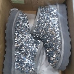 BearPaw Sydney Silver Sequined Ladies Booties Size 7