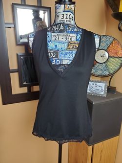 NEW YORK & CO STRETCH BLACK LACE VNECK TANK TOP!