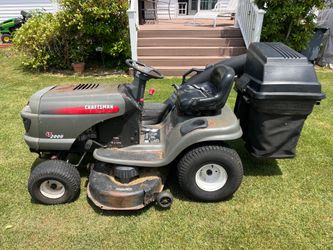 Craftsman 18.5hp Briggs 42” Lawntractor with bagger system    Runs great!   Dual mesh bin bagger system  Manual 6 speed transmission    Located in Hun
