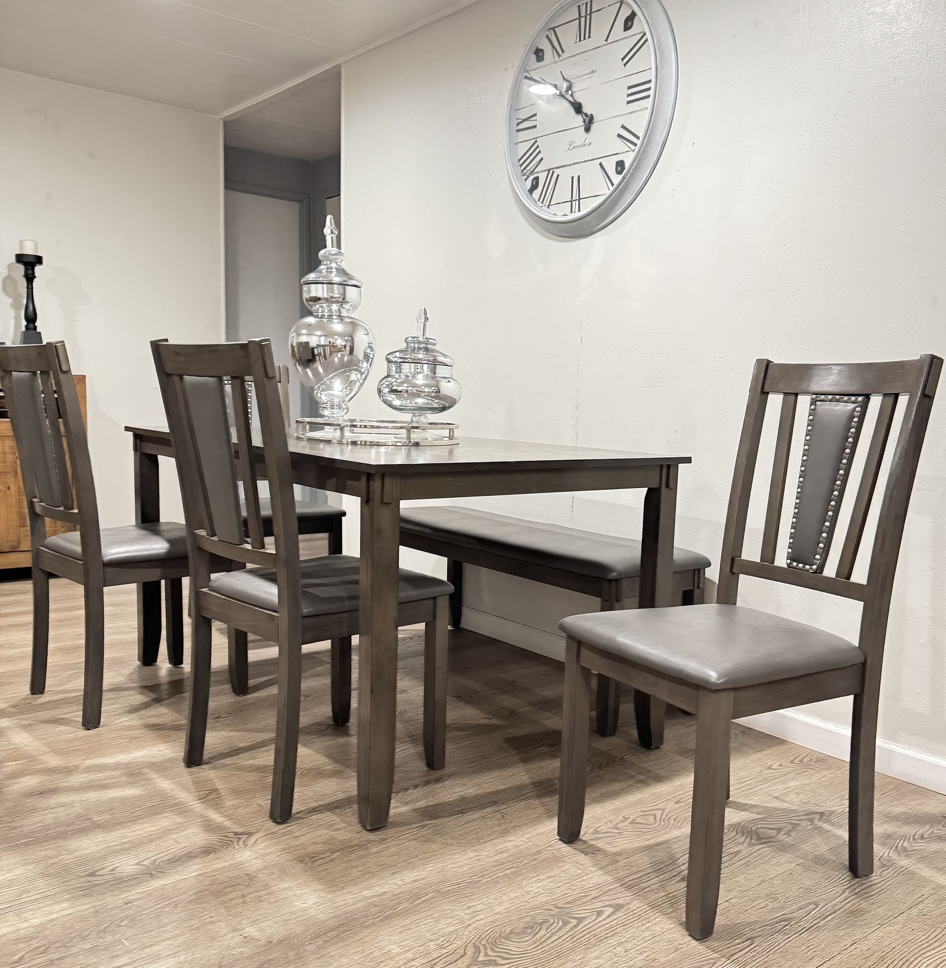 $295 Dining Table 4 Chairs & Bench Comedor 