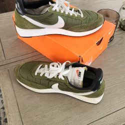 Nike size 10.5 waffle racers
