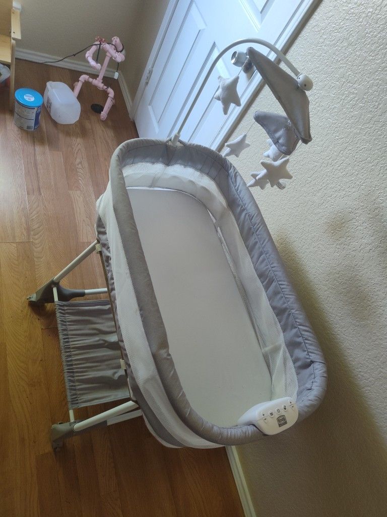 Shooting Star Rocking Bassinet