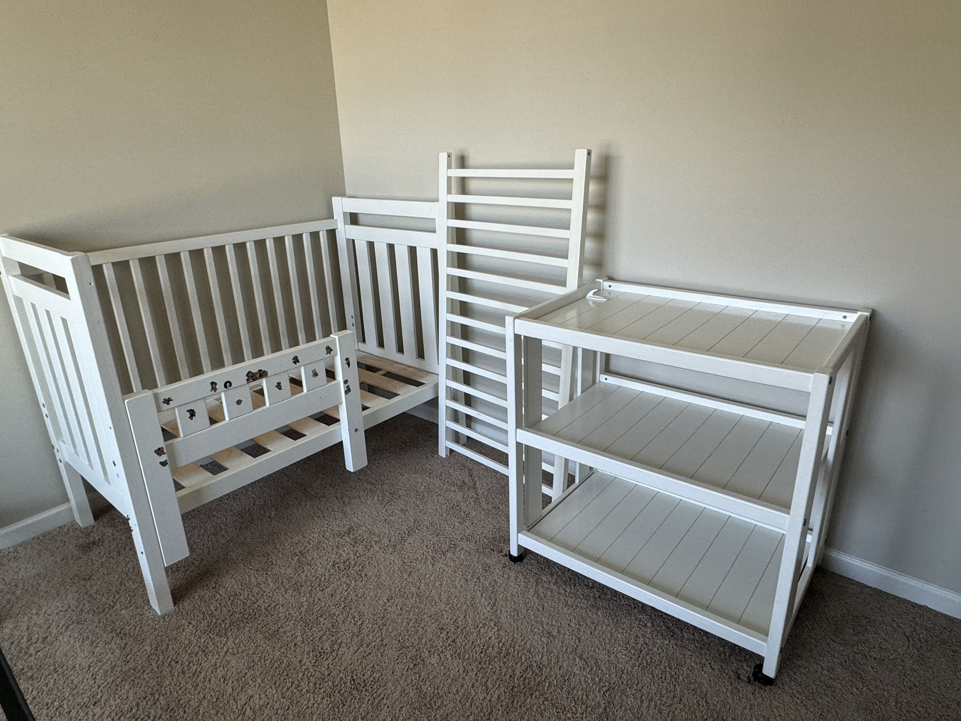 2 In 1 Crib/toddler Bed With Changing Table And Mattress