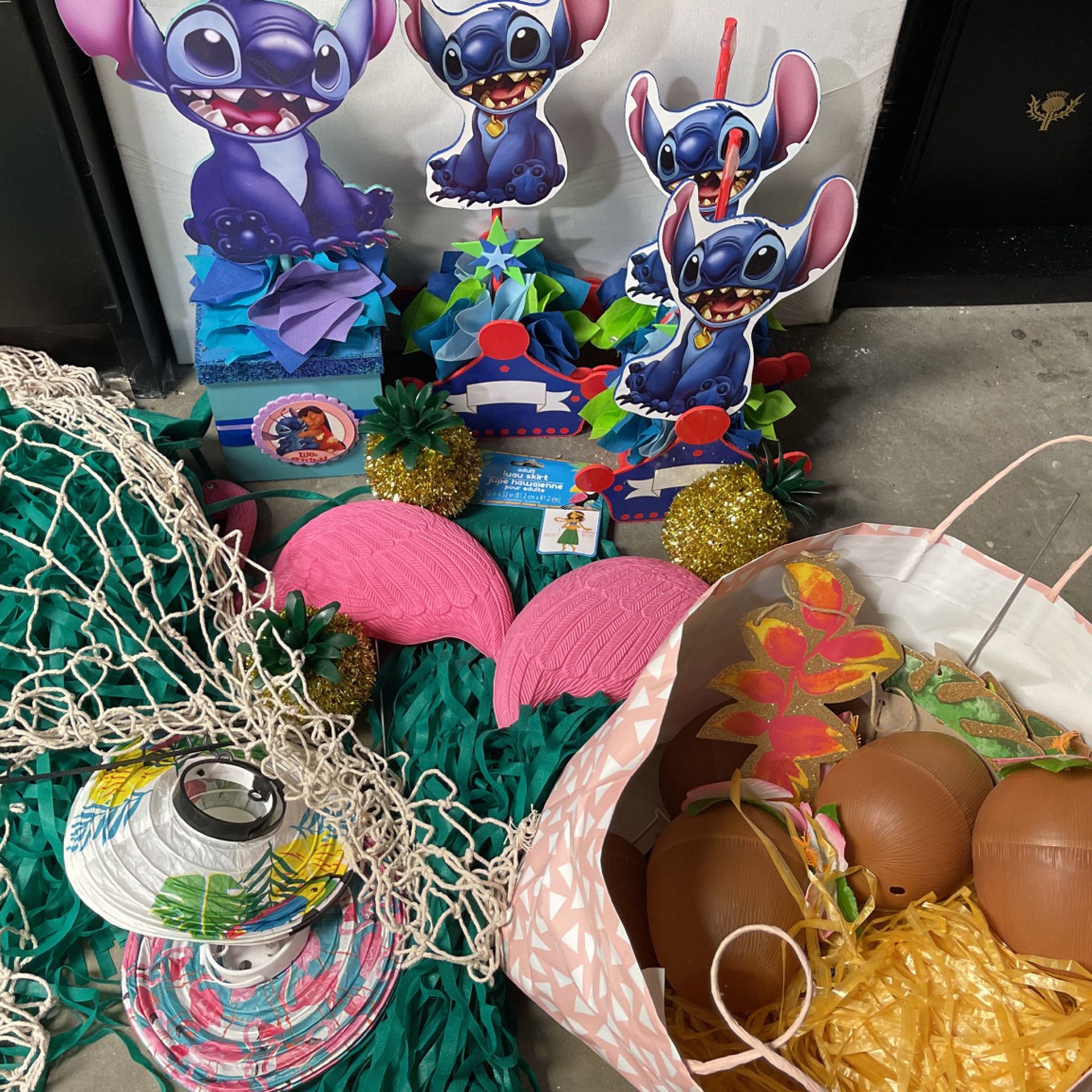 Lilo And Stitch Hawaiin Party Decor for Sale in Pico Rivera, CA - OfferUp