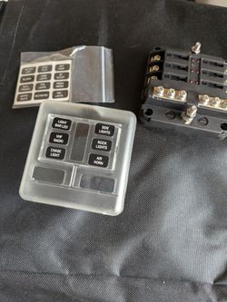 6-Position Fuse Block with Ground