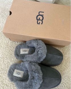 Uggs gray slippers size 6