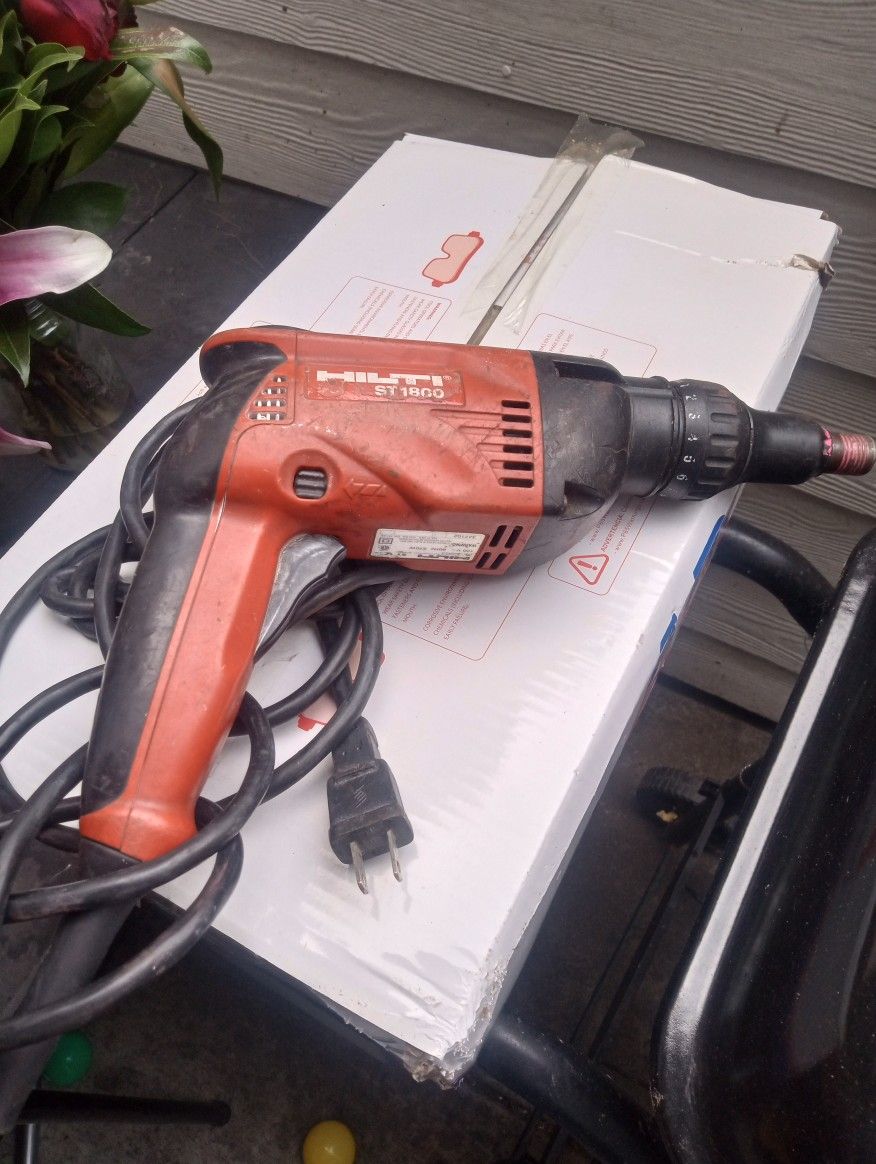 HILTI DRILL