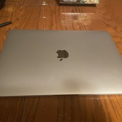 MacBook Air 2020 Model 