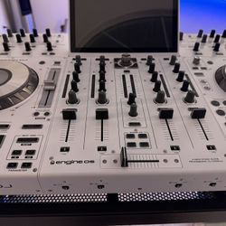 Denon Prime 4 + Dj Console