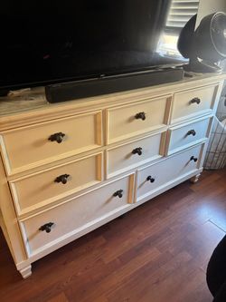 Dresser white