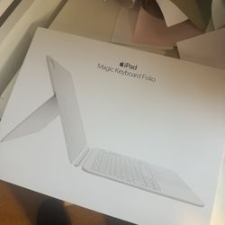 Apple iPad Magic Keyboard Folio 