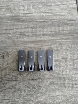 Tesla USB Drive 128 Gb (used) 4 Items