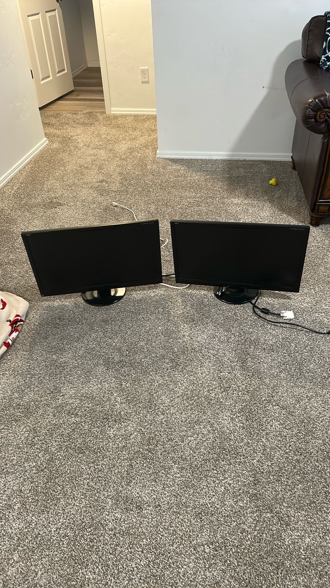 2 Monitors