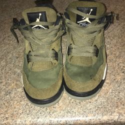 Size 9.5 Jordan 4s 