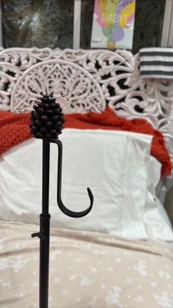 Beautiful Heavy metal Wreath Holder.