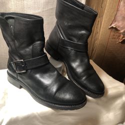  Assorted women’s Footwear