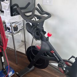Peloton Bike Cycle Works Great