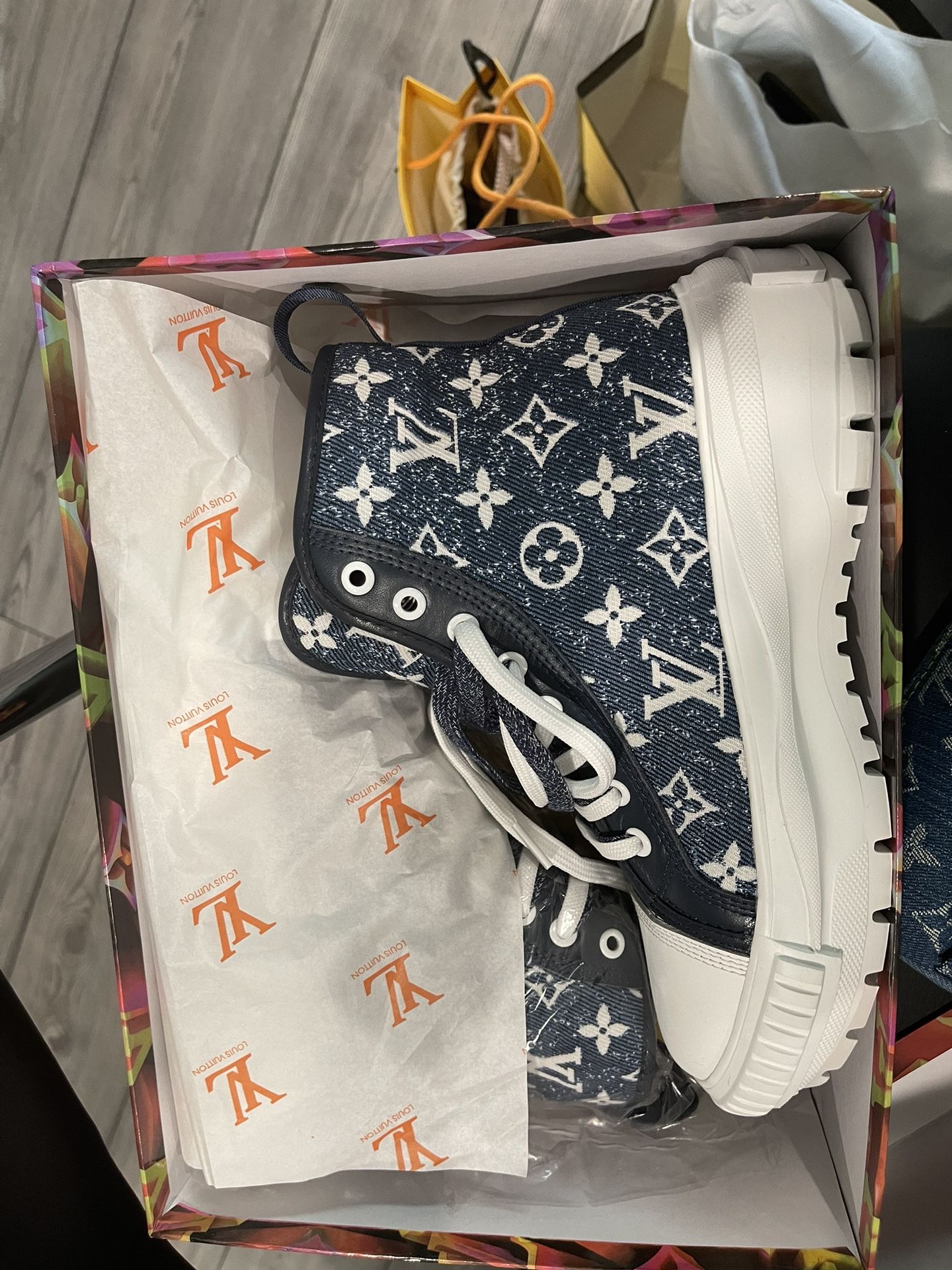 LV Ladies tennis Shoes Size 43