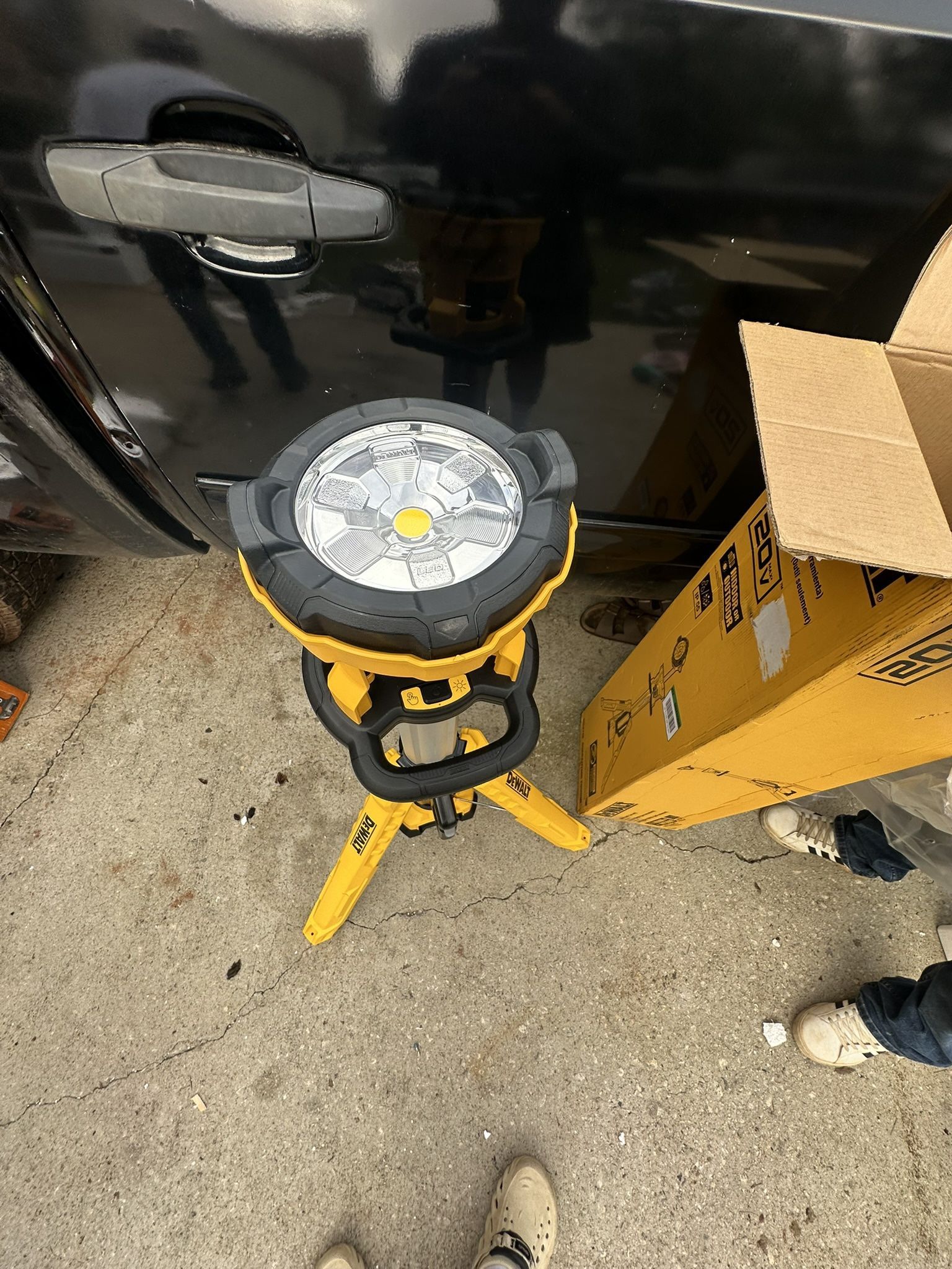 DEWALT Tripod light