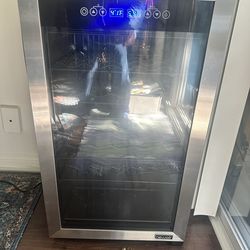 •   NewAir Stainless Steel Wine Fridge – Works Great    •   Wine Refrigerator – NewAir Wine Cooler – Excellent Condition