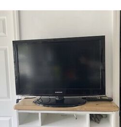SAMSUNG TV 32 INCH WITH REMOTE