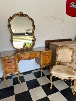 7 piece antique bedromm set French Provincial Louis XV style bedroom set Burl wood veneer and ornate brass hardwar