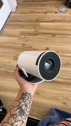 Projector and projector screen for sale