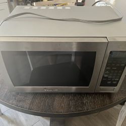 Magic Chef Microwave Oven