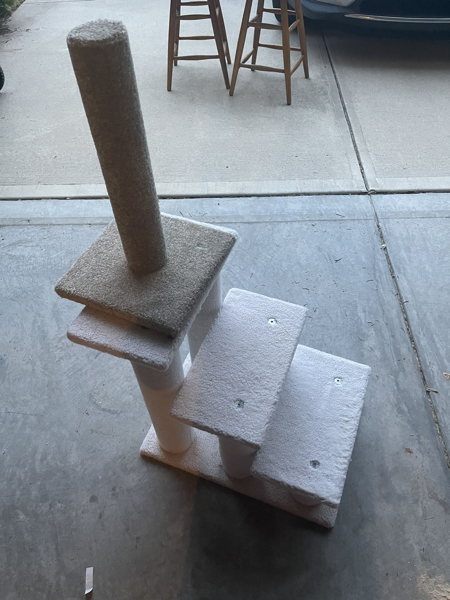 Pet stairs and cat scratching post