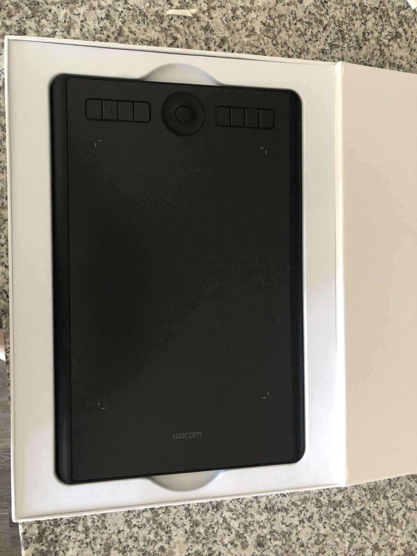 Wacom - Intuos Pro Pen Drawing Tablet (Medium) - Black
