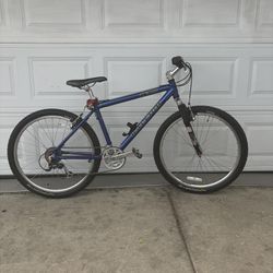 Raleigh M80 Mountain Bike (Like New)