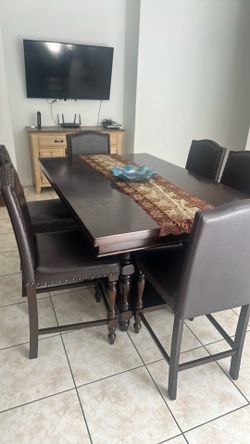 Dining room table