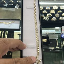 Cuban bracelet 10k 7in 5grams